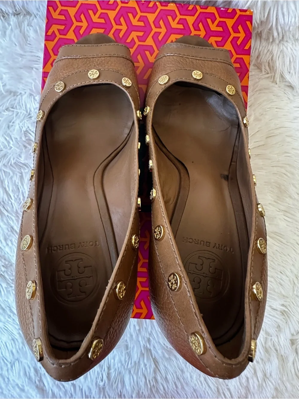 Tory Burch Nelson Royal Tan Leather Gold Stud Peep Toe Wedge Heels Size: 10
